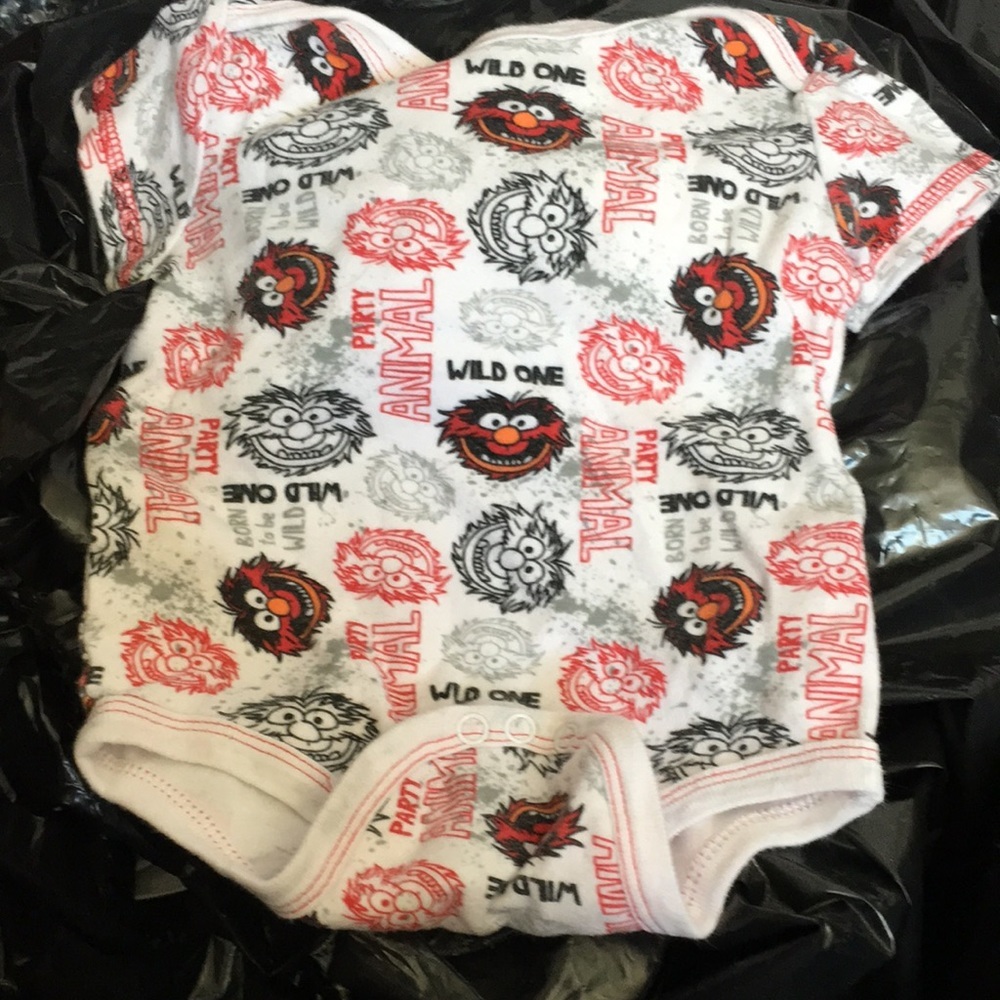 FINAL MARKDOWN Infant Disney one piece 6-9 months